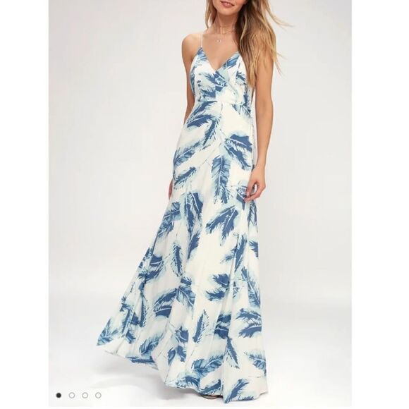 NWT Lulu’s Float Sweetly Blue/White Feather Print Dress Size XS - Picture 1 of 13
